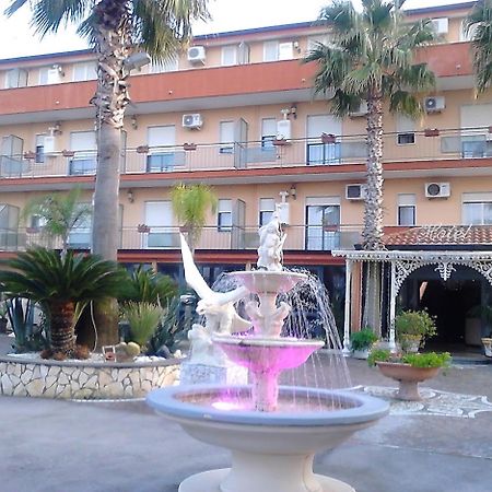 ליקולה Hotel Happy Days מראה חיצוני תמונה