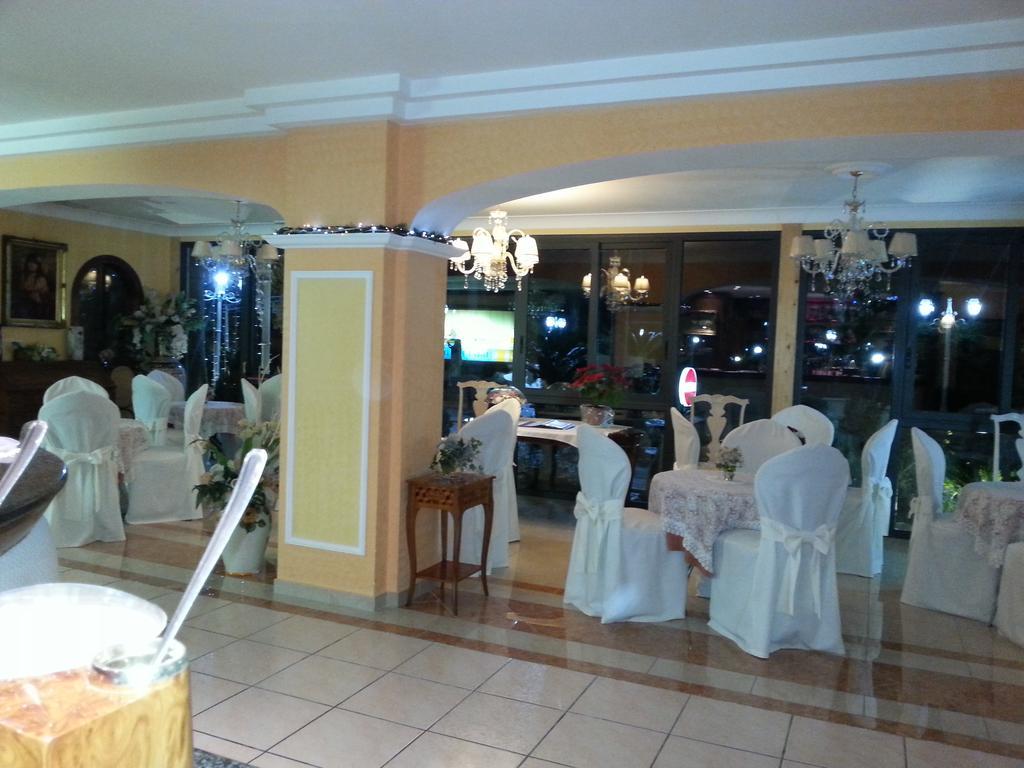 ליקולה Hotel Happy Days מראה חיצוני תמונה