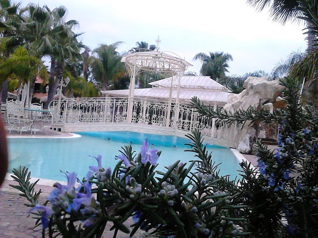 ליקולה Hotel Happy Days מראה חיצוני תמונה