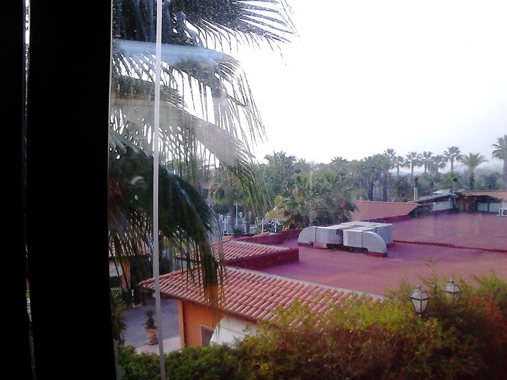 ליקולה Hotel Happy Days מראה חיצוני תמונה